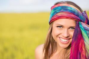 jolie femme souriante photo