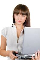 portrait de la femme d'affaires avec ordinateur portable sur blanc photo