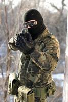 portrait de soldat avec une arme de poing photo