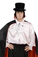 homme en costume du comte dracula photo