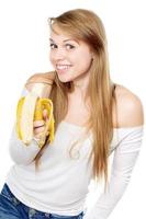 femme espiègle tenant la banane photo
