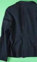 fragment du dos d'une veste femme noire à rayures photo
