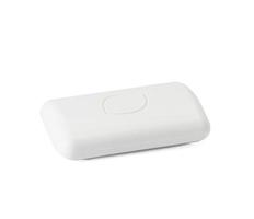 Barre rectangulaire de savon blanc isolé sur fond blanc photo