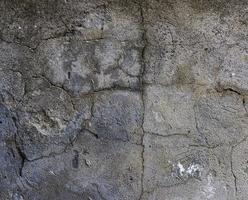 fragment de mur fissuré gris béton photo
