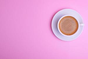 tasse et soucoupe blanches photo