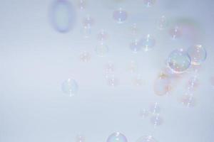 bulles devant fond blanc grisâtre photo