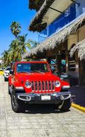 puerto escondido oaxaca mexique 2022 diverses camionnettes mexicaines voitures 4x4 véhicules tout-terrain mexique. photo