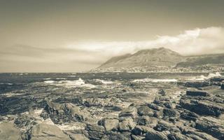 fausse baie côte rugueuse paysage ville cape town afrique du sud. photo