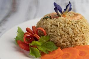 riz aux crevettes aux tomates et carottes photo