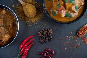 curry massaman aux épices traditionnelles photo