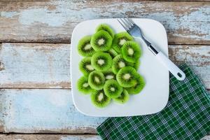 kiwi sur assiette photo