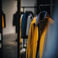 magasin de photo pour vêtements, magasin de vêtements sur cintre à la boutique moderne