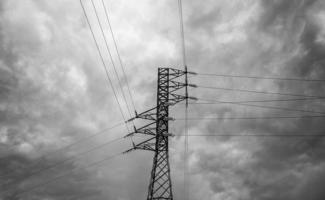 pylône électrique dans une tempête photo