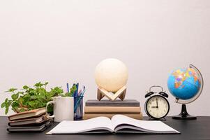 livres sur le bureau photo