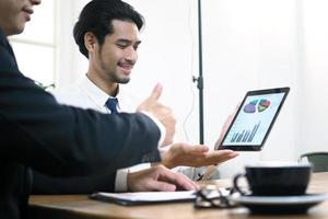 la direction encourage les employés à apprécier le travail qui est très bien. photo