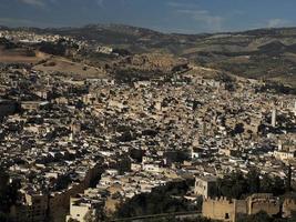 vue aérienne panorama de la médina de fez el bali maroc. fes el bali a été fondée comme capitale de la dynastie idrisside entre 789 et 808 après JC. photo