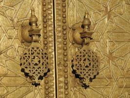 porte dorée du palais du roi du maroc à fès photo