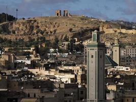 vue aérienne panorama de la médina de fez el bali maroc. fes el bali a été fondée comme capitale de la dynastie idrisside entre 789 et 808 après JC. photo