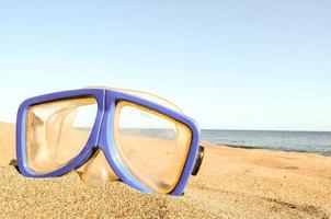 lunettes sur la plage photo