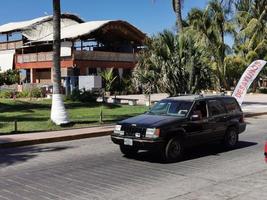 puerto escondido oaxaca mexique 2023 diverses camionnettes mexicaines voitures 4x4 véhicules tout-terrain mexique. photo