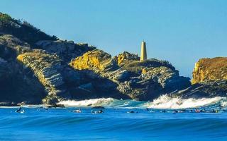 puerto escondido oaxaca mexique 2023 extrêmement énormes grandes vagues de surfeurs plage la punta zicatela mexique. photo