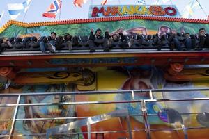 Gênes, Italie - 9 décembre 2018 - la fête foraine traditionnelle de noël luna park est ouverte photo