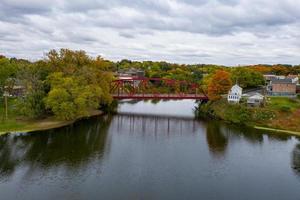 vue aérienne du pont du ruisseau esopus à saugerties, new york. photo