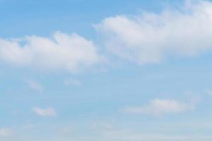 nuages blancs et ciel photo