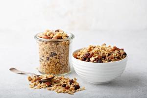 granola maison à la noix de coco et aux amandes photo