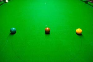 boules de billard sur la table photo