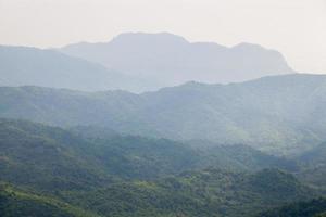 forêts et montagnes en thaïlande
