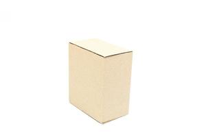 boîte de papier brun sur fond blanc