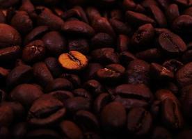 grains de café foncés photo