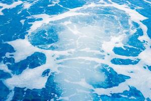 bulles dans la piscine jacuzzi photo