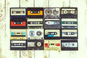 collection de diverses cassettes audio vintage photo