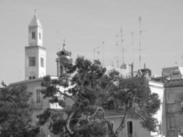 la ville de bari en italie photo