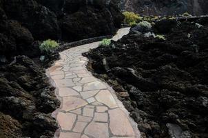 chemin de pierre sinueux photo