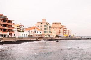 Ville en bord de mer photo