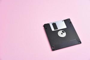 disquette sur fond rose photo