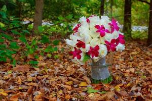 bouquet de mariée mariage avec orchidées blanches, roses photo