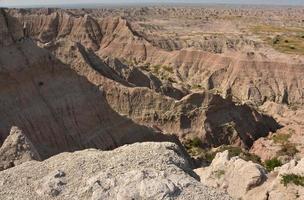 vallée dans les badlands du dakota du sud photo