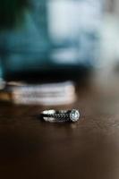 gros plan de la bague de mariage photo