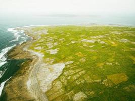 belles textures et paysage aérien de l'île d'inisheer, partie des îles d'aran, irlande.inishmore, inishmaan, inisheer les trois îles en une seule photo