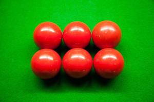 boules de billard sur la table photo