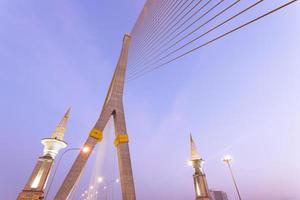 pont rama viii dans la soirée photo