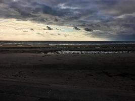 une vue d'un coucher de soleil sur le hêtre de blackpool photo