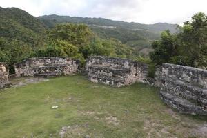 vue sur le fort d'otanaha. le fort d'otanaha est un lieu historique qui a maintenant été transformé en lieu touristique photo