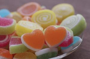 bonbons sucrés en forme de coeur photo