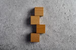 blocs de bois, utilisés pour les jeux de dominos photo