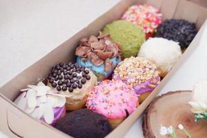 Balle beignets avec divers les saveurs comme une Contexte photo